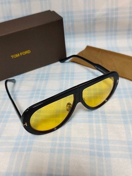 Tom Ford Black Frame Sunglasses with Yellow Lenses?️ main image 6